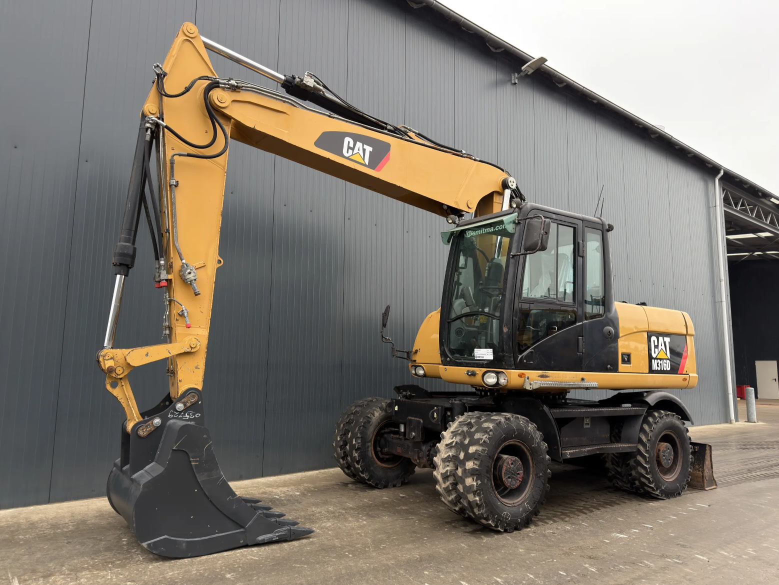 Excavadora de ruedas Caterpillar M316D en alquiler en Murcia